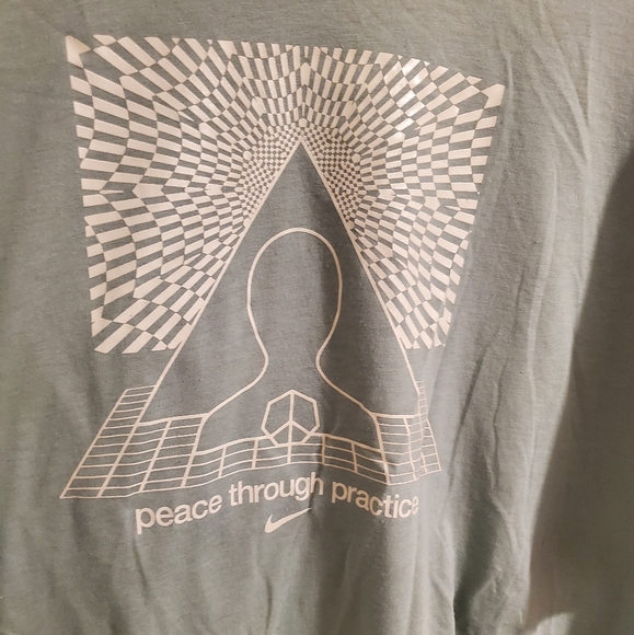 Nike Peace through Practice Tee Shirt Men's XXL The Nike Tee Dri-Fit - Picture 2 of 4